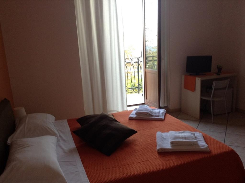 Platamone Rooms Catania Room photo